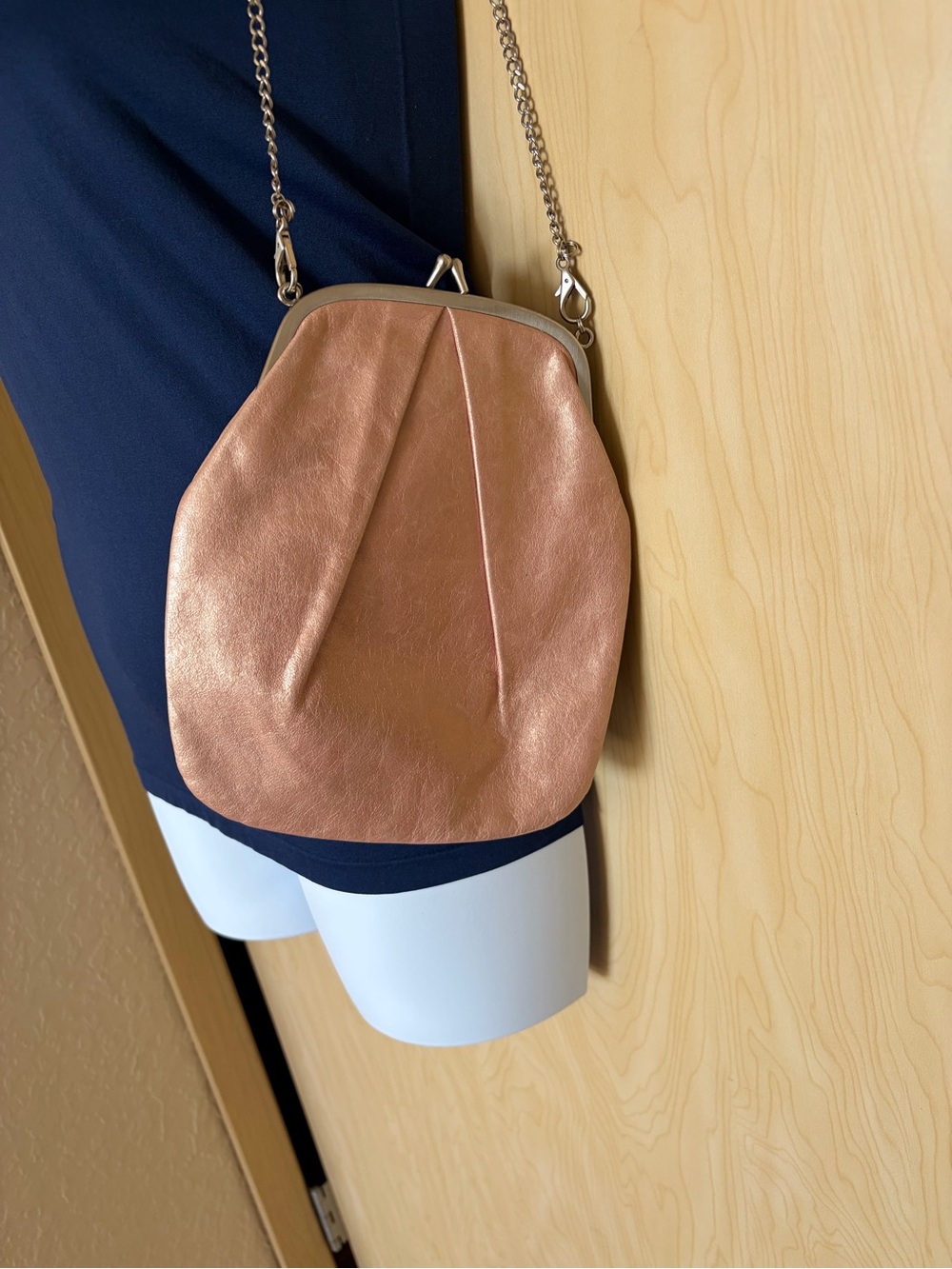 HOBO Rose Pink Metallic Leather Chain-Handle Clutch Kiss Lock